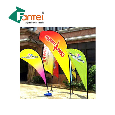 O poliéster Mesh Fabric Dye Sublimation exterior personalizou a bandeira do rolo acima