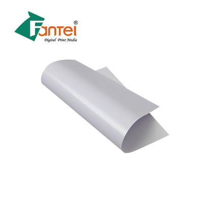bandeira branca do Pvc 13oz que anuncia quente laminado com boa força de rasgo