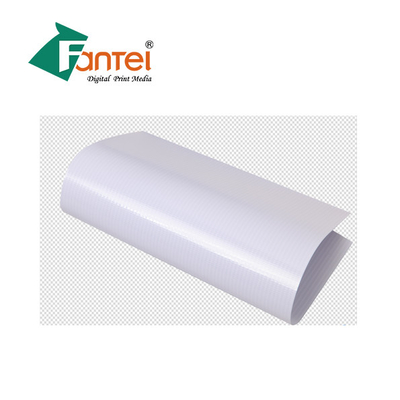 Bandeira laminada quente exterior, material retroiluminado resistente do ISO da bandeira de Aning